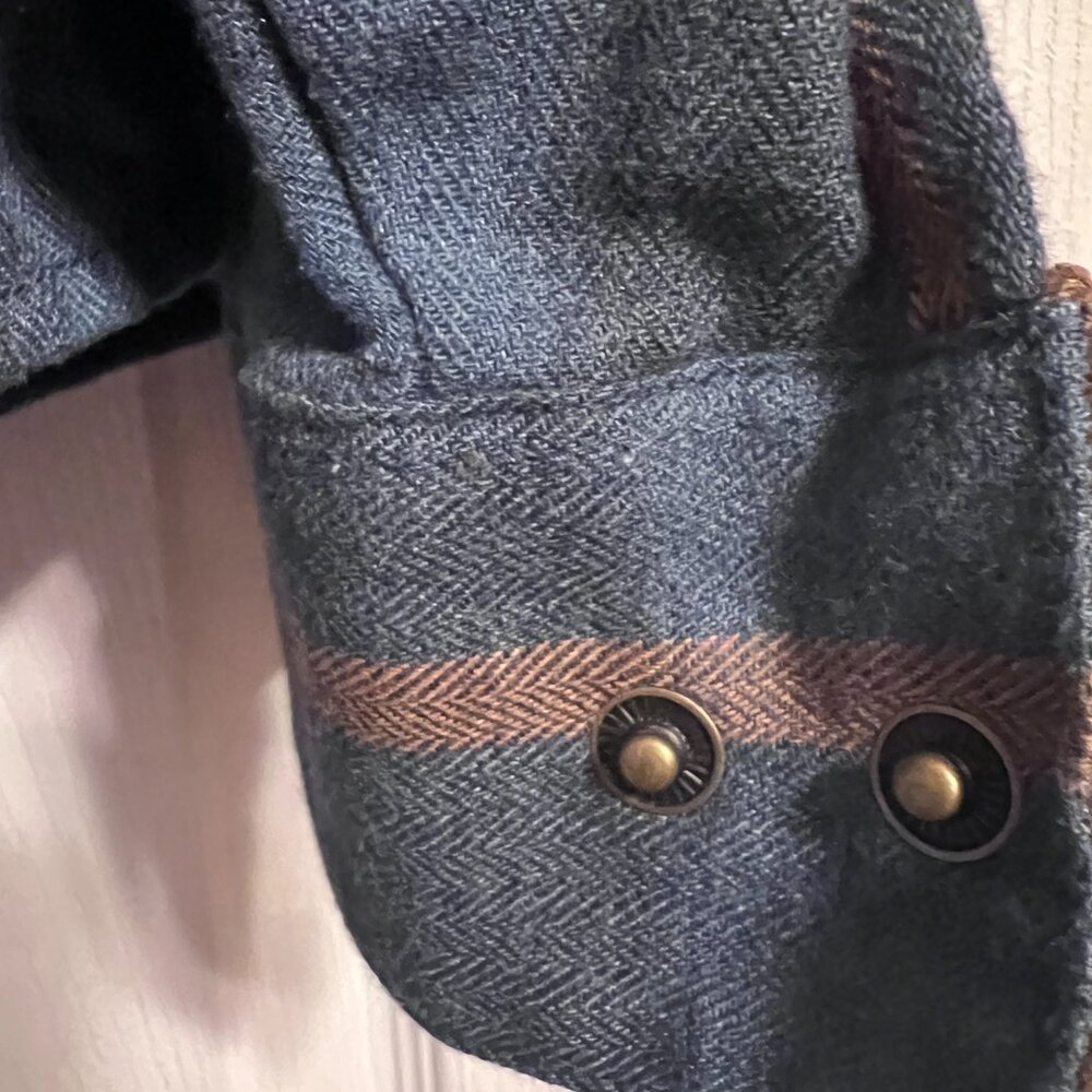 KUHL Sam Adams Flannel Shirt - like new! Size L - Picture 4 of 11